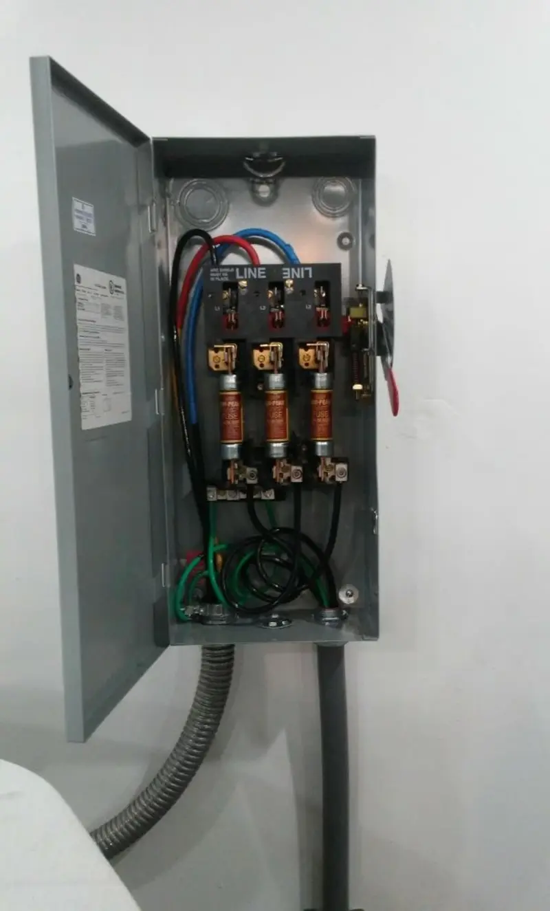 Three-phase disconnect switch installed for Smoke Detector Installation in Priceville